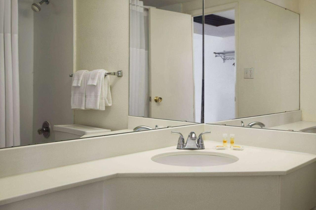 Ramadaby Wyndham Pittsburgh-New Stanton Otel Dış mekan fotoğraf