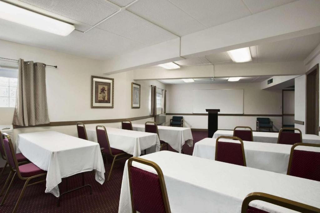 Ramadaby Wyndham Pittsburgh-New Stanton Otel Dış mekan fotoğraf