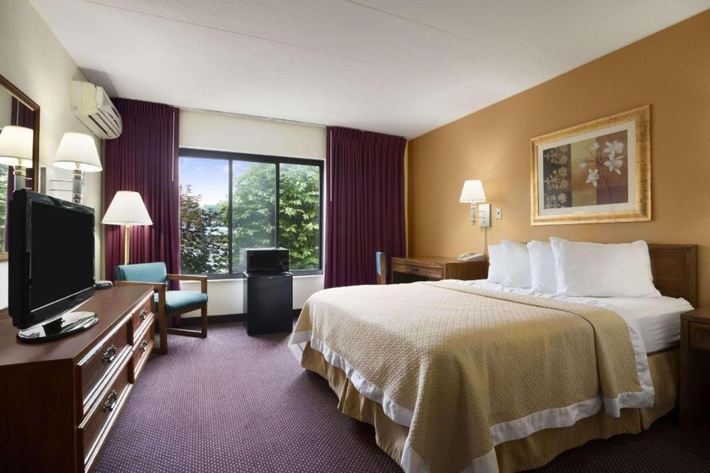 Ramadaby Wyndham Pittsburgh-New Stanton Otel Dış mekan fotoğraf