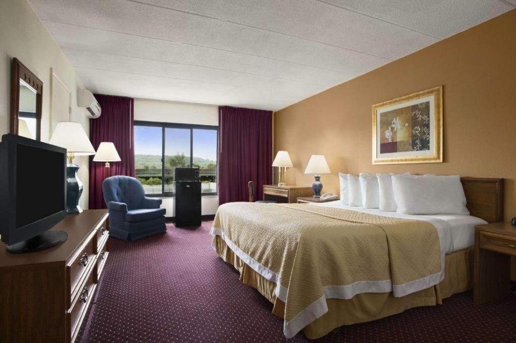 Ramadaby Wyndham Pittsburgh-New Stanton Otel Dış mekan fotoğraf