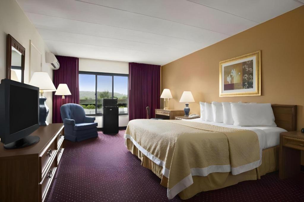 Ramadaby Wyndham Pittsburgh-New Stanton Otel Dış mekan fotoğraf